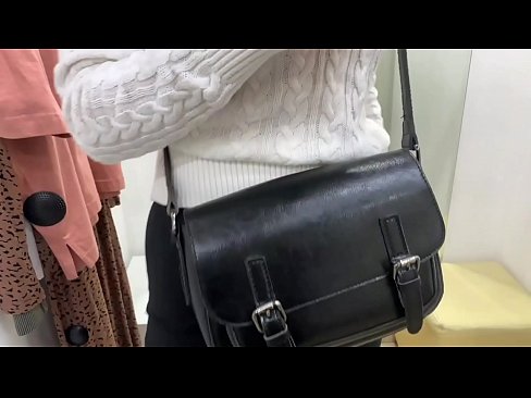 ❤️ Публичная мастурбация молоденькой сучки ФералБерри с дилдо в примерочной Русское порно у нас ❤