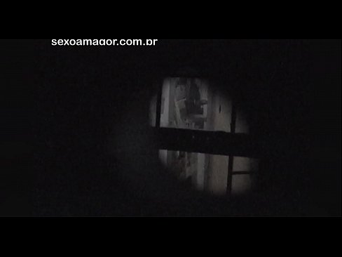 ❤️ Блондинку тайно снимает на видео соседский вуайерист, спрятанный за полыми кирпичами Русское порно у нас ❤