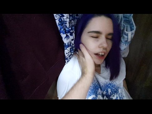 ❤️ Нашел сестренку в шкафу и помог кончить Русское порно у нас ❤