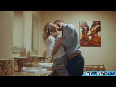 ❤️ когда грудастая блондинка соблазняет тебя в общественном туалете Русское порно у нас ❤